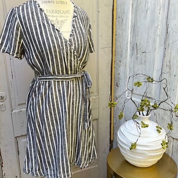 SUSINA, BALCK AND WHITE STRIPPED DRESS. Size M - Picture 1 of 7